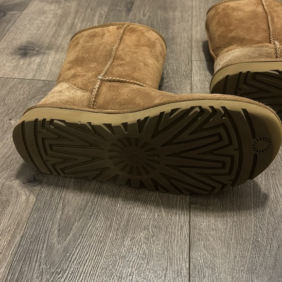 UGG Boots - Picture 7 of 9